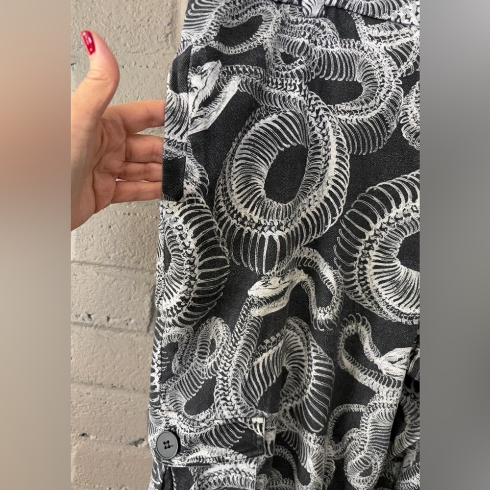 Blackmilk Snake print cargo jogger jeans 18 ( runs small) - Picture 3 of 12